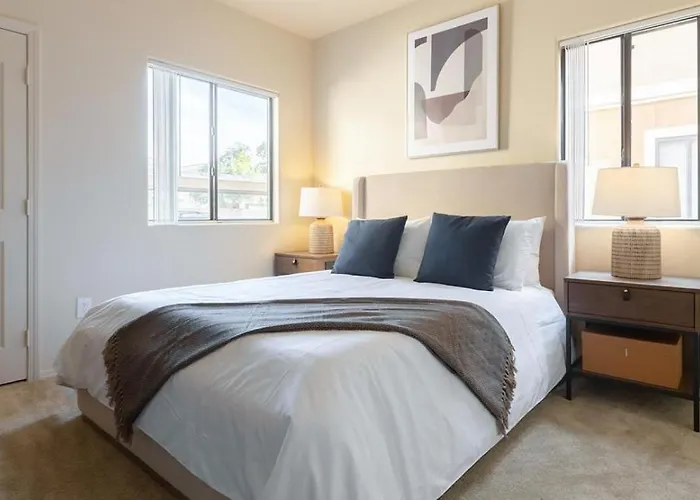 Apartment Landing Modern With Amazing Amenities