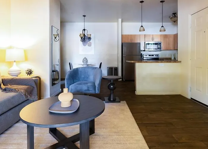 Landing Modern With Amazing Amenities Apartment Avondale